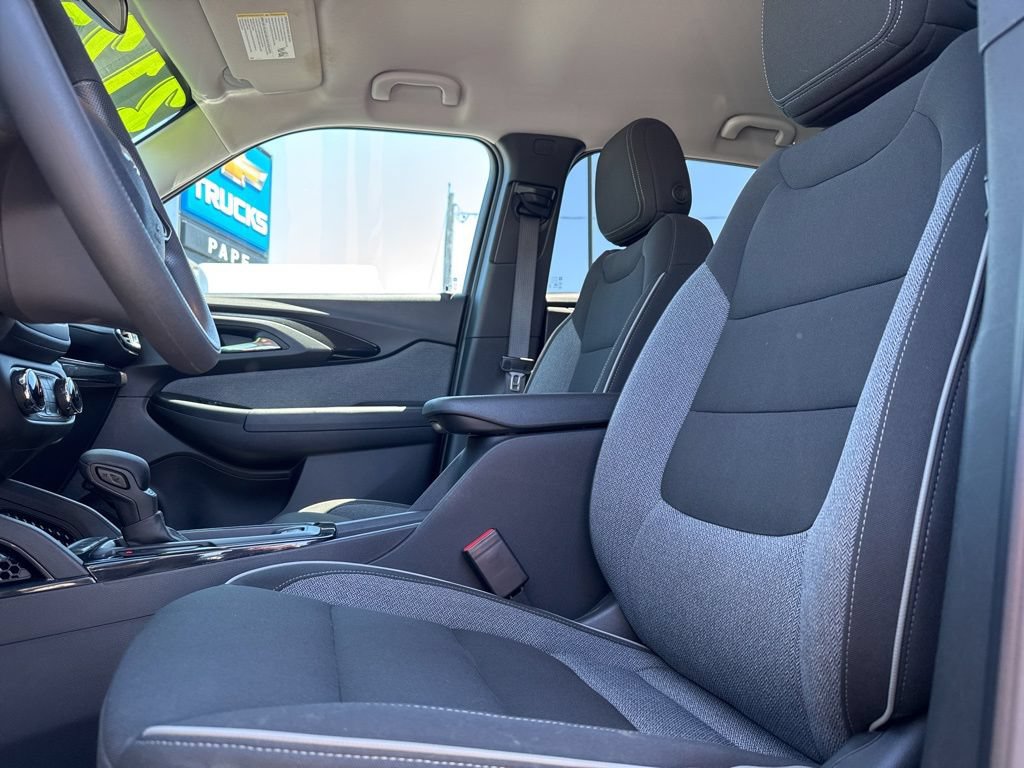 Used 2023 Chevrolet TrailBlazer LT FWD image 14