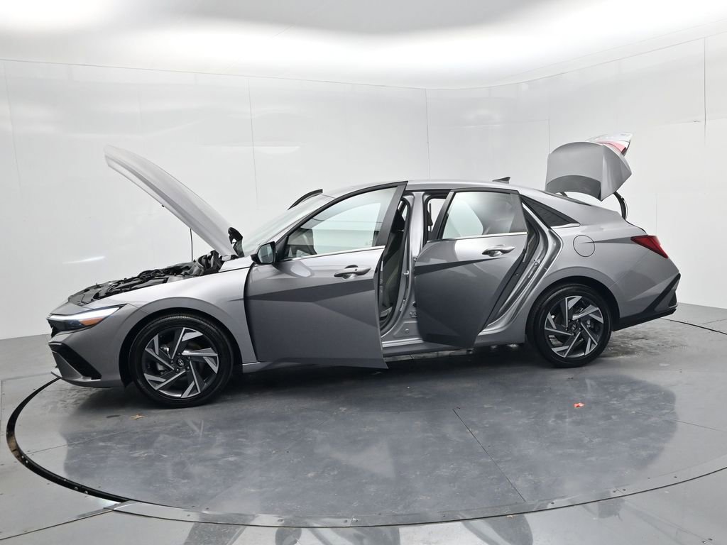 Used 2025 Hyundai Elantra SEL image 60