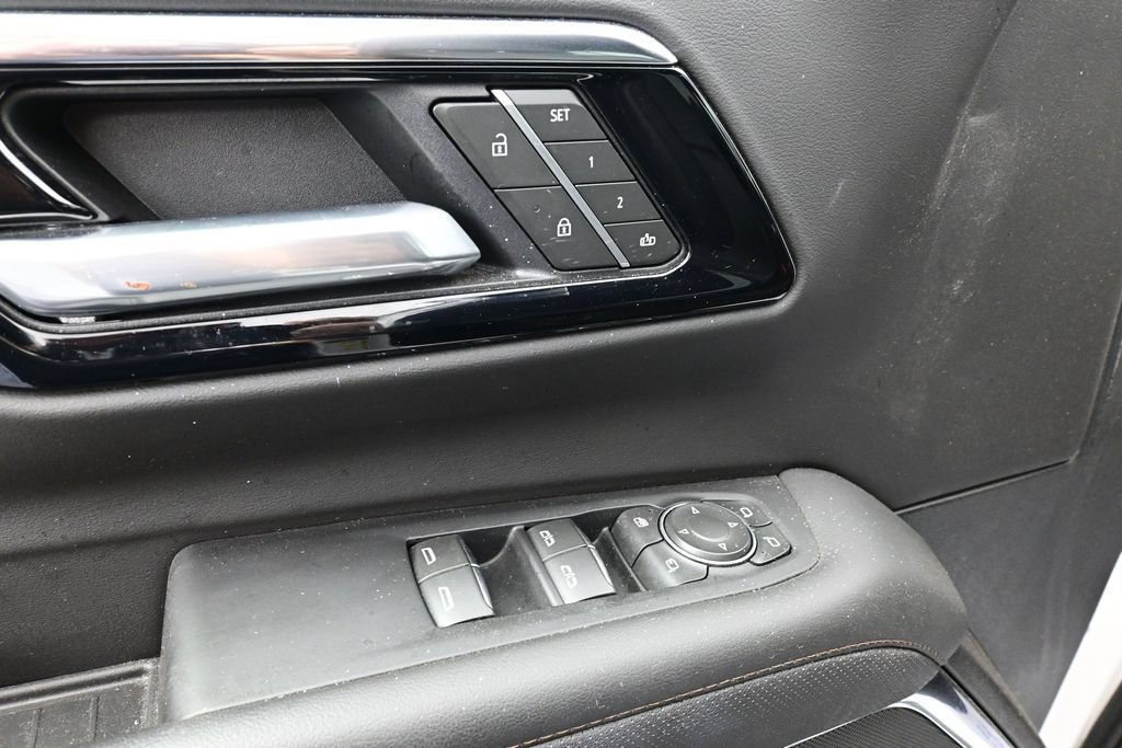 Used 2025 Chevrolet Suburban High Country AWD/4WD image 29