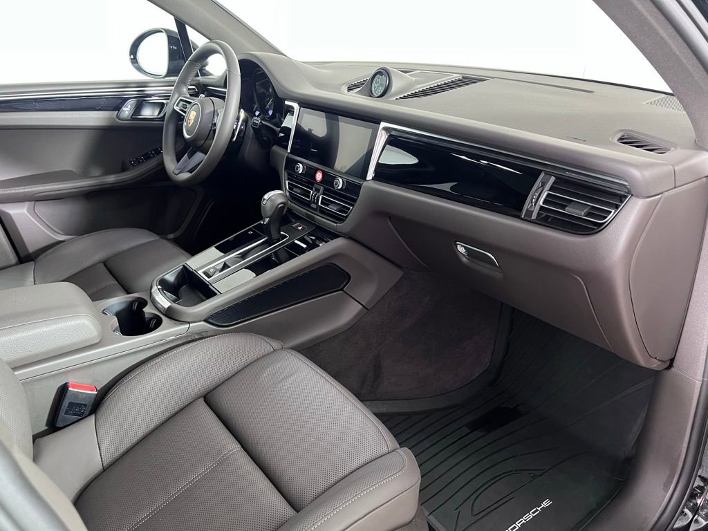 Certified 2025 Porsche Macan image 19