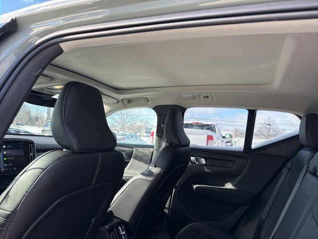 Used 2025 Volvo XC40 B5 Core w/ Protection Package Premier image 8
