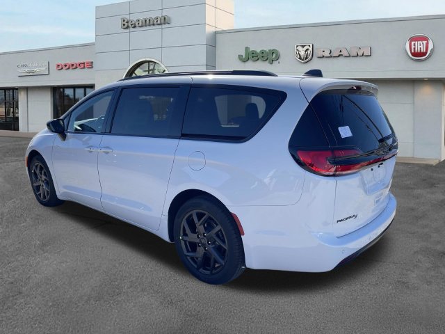 New 2027 Chrysler Pacifica Limited FWD image 5