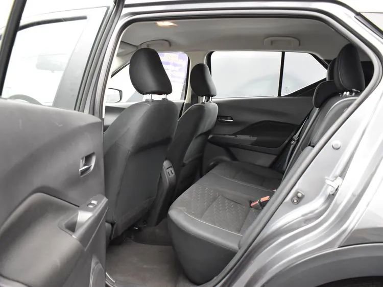 Used 2023 Nissan Kicks SV image 16