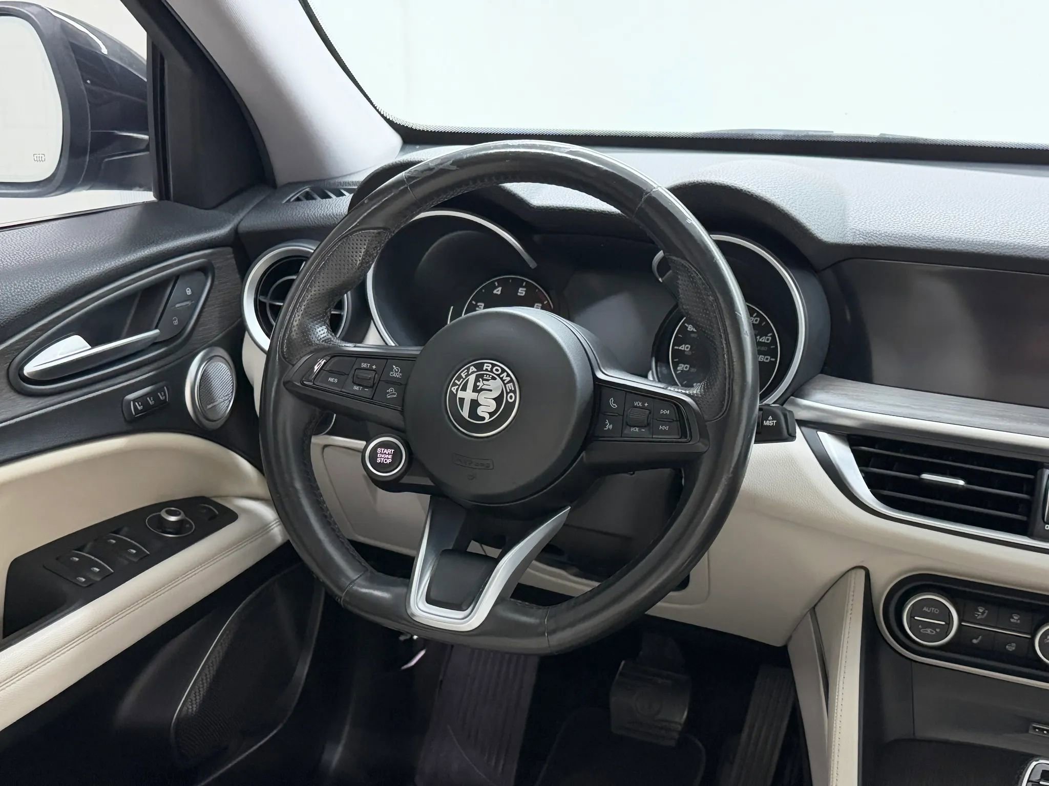 Used 2020 Alfa Romeo Stelvio Ti w/ Nero Edizione AWD/4WD image 17