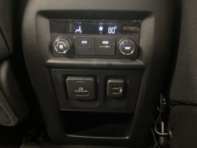 Used 2023 Chevrolet Traverse RS image 34