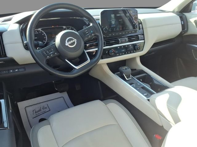 Used 2025 Nissan Pathfinder SL FWD image 6