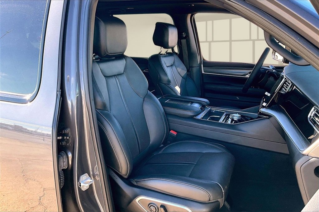 Used 2023 Jeep Wagoneer Series III w/ Premium Group I image 7