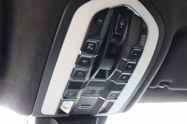 Used 2022 Porsche Macan image 26