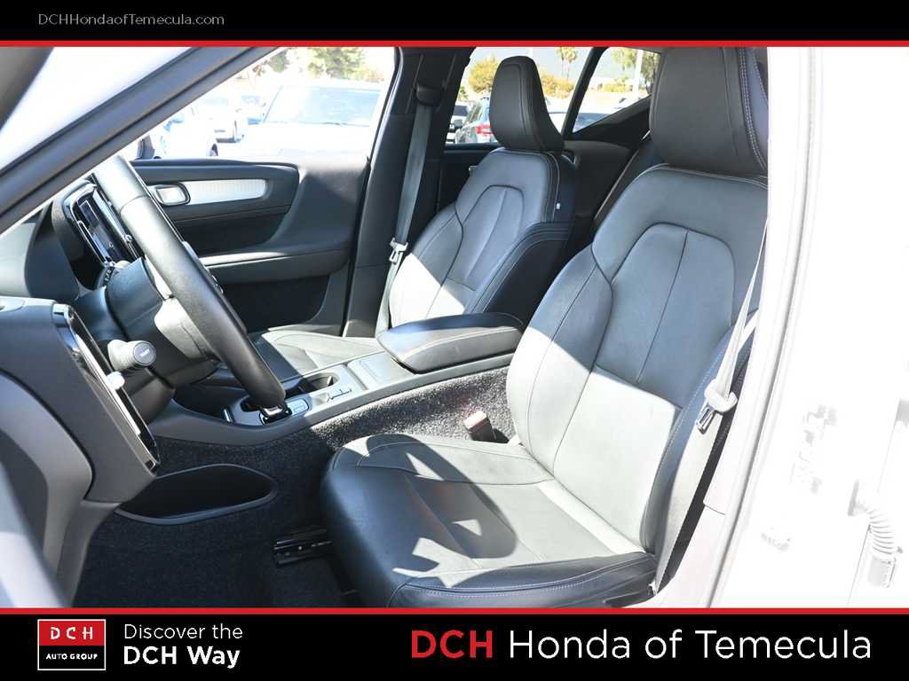 Used 2021 Volvo XC40 T4 Momentum FWD image 18