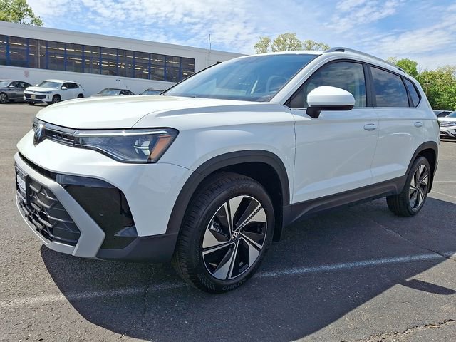 New 2026 Volkswagen Taos SE AWD/4WD image 2
