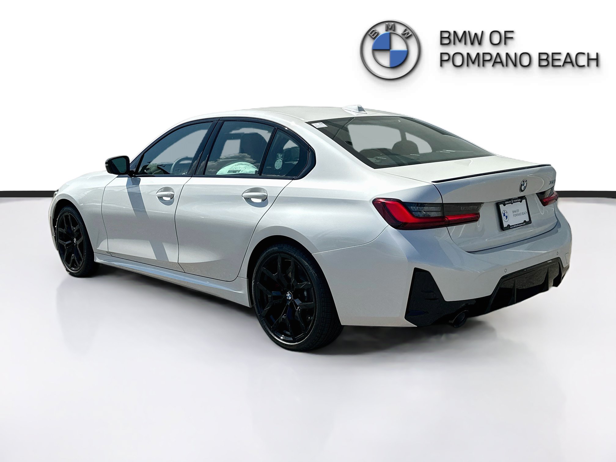 New 2026 BMW 330i Sedan w/ M Sport Package RWD image 4