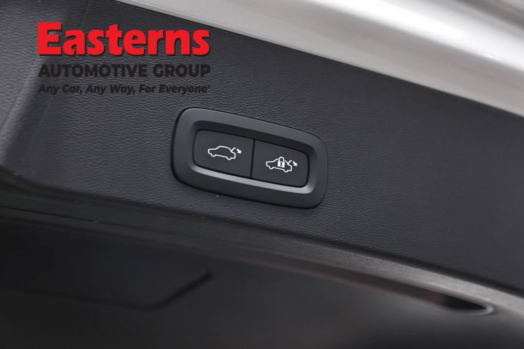 Used 2023 Volvo XC40 B5 Core AWD/4WD image 23