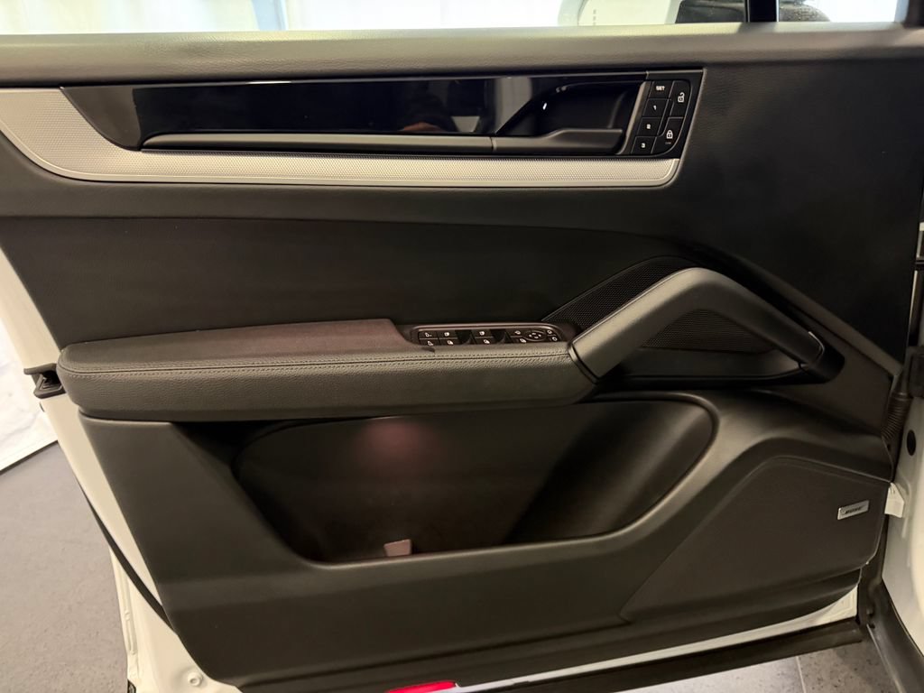 Certified 2024 Porsche Cayenne AWD/4WD image 15