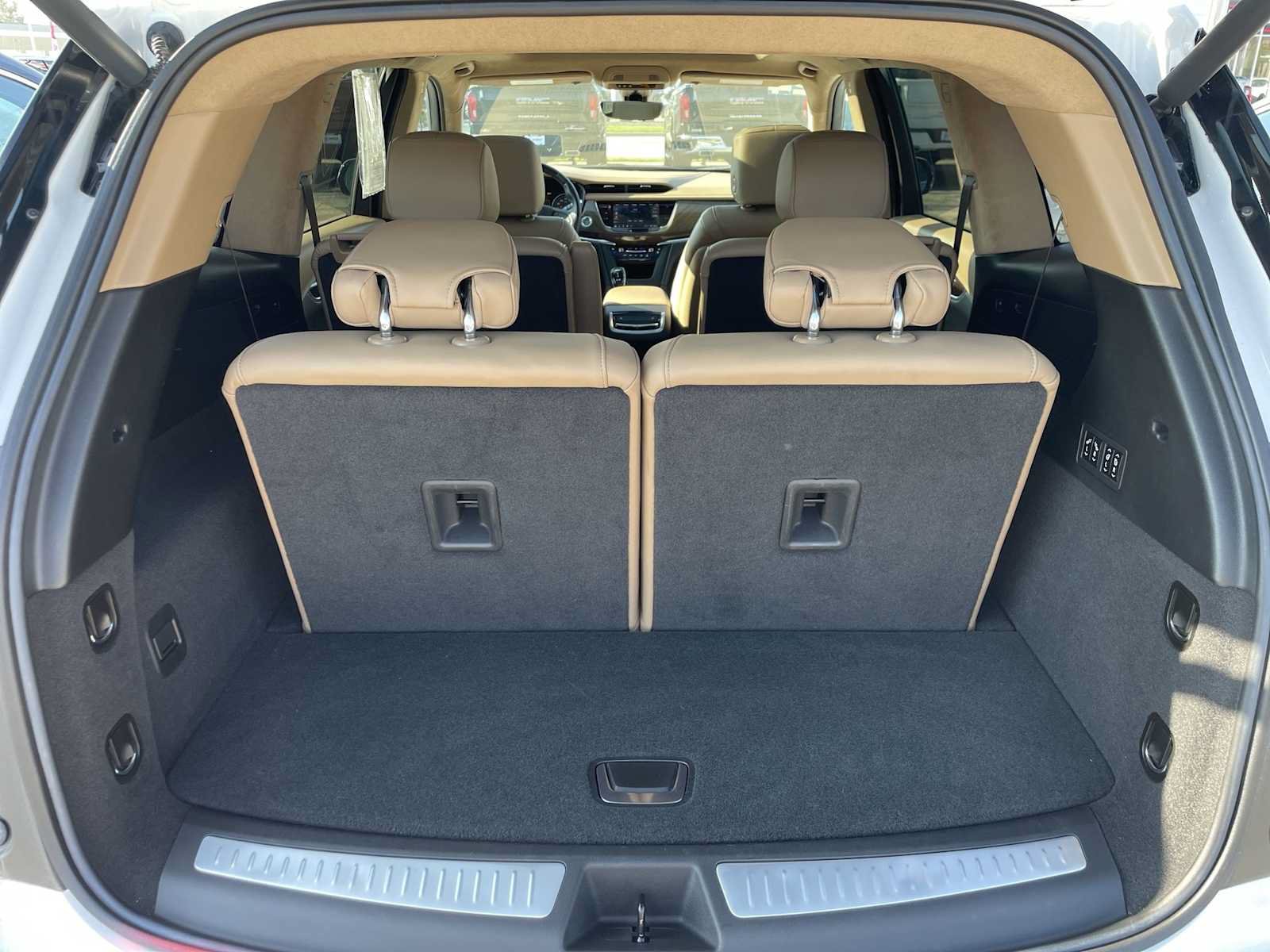 Used 2024 Cadillac XT6 Premium Luxury w/ Platinum Package AWD/4WD image 28