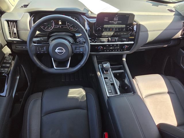 Used 2025 Nissan Pathfinder SL w/ SL Premium Package image 9