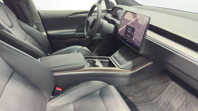 Used 2024 Tesla Model X image 17