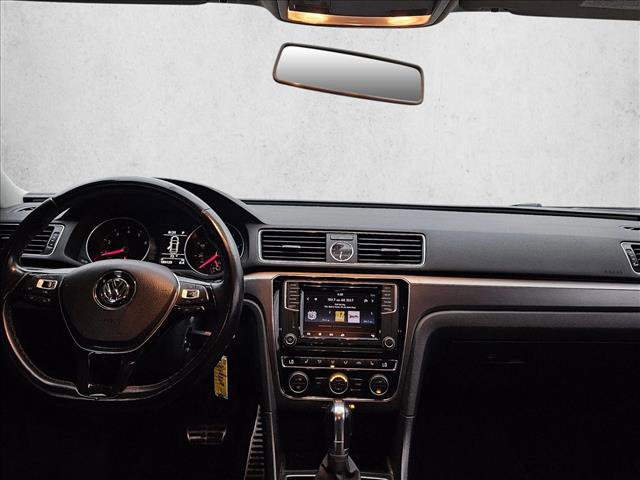 Used 2017 Volkswagen Passat 1.8T R-Line image 16