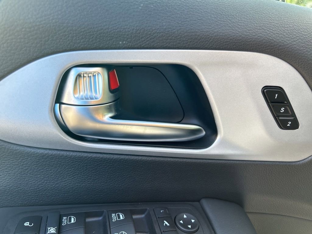 New 2025 Chrysler Pacifica Limited FWD image 38