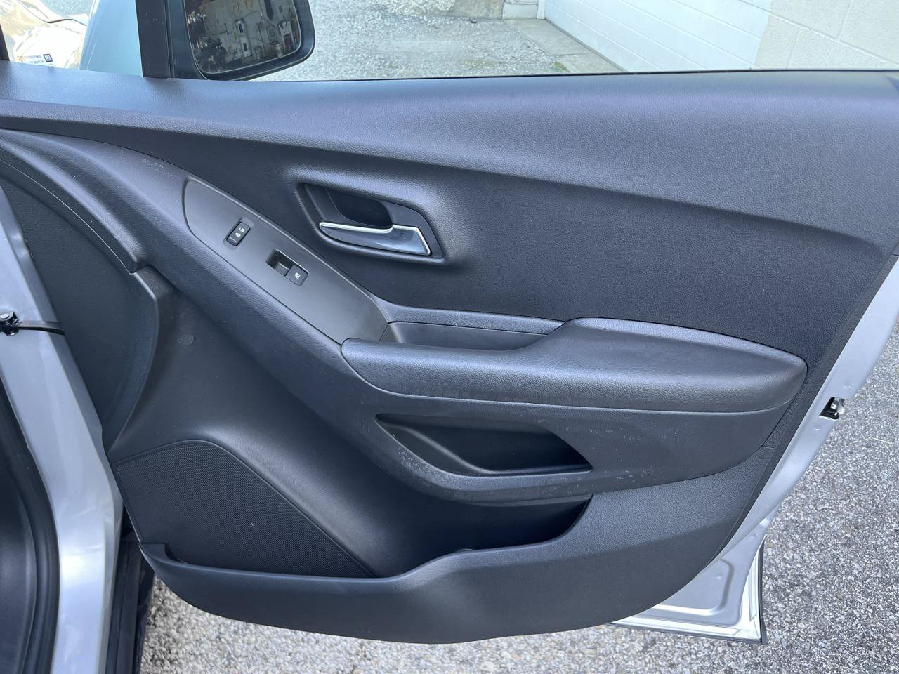 Used 2017 Chevrolet Trax LS FWD image 18