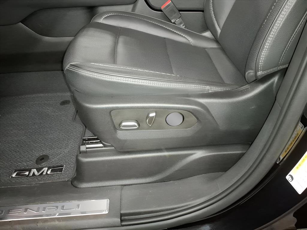 Certified 2023 GMC Yukon Denali image 11