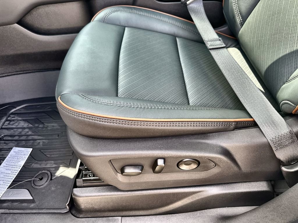 New 2026 GMC Yukon AT4 image 25