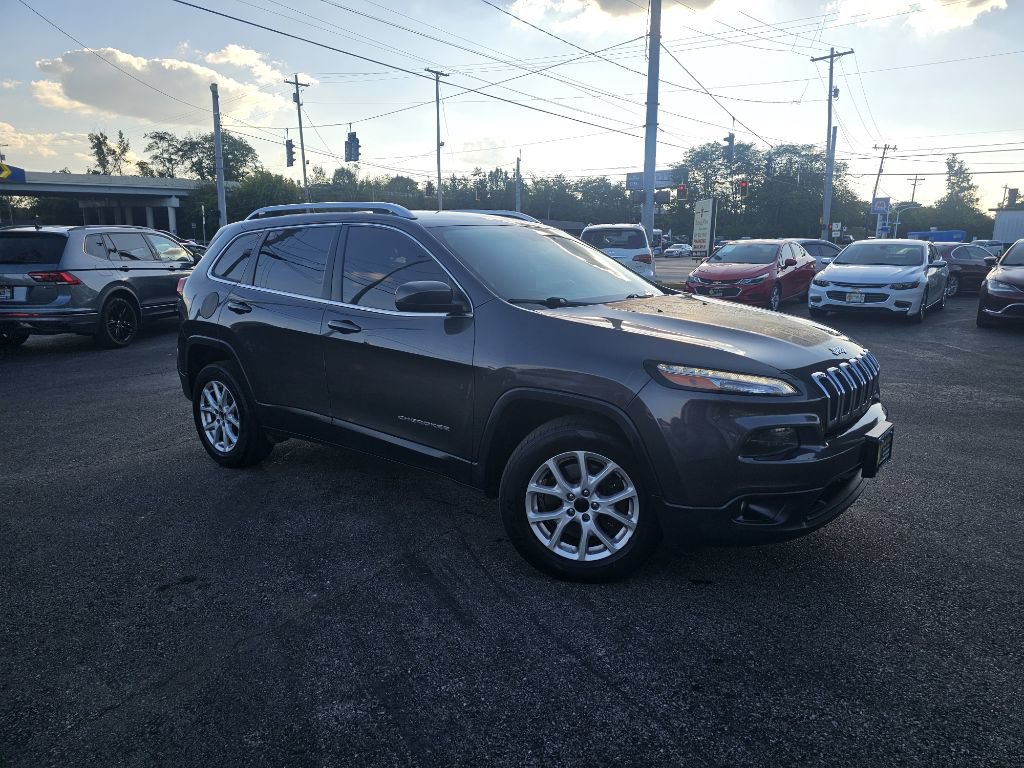 Used 2016 Jeep Cherokee Latitude w/ Safety/Convenience Group AWD/4WD image 1