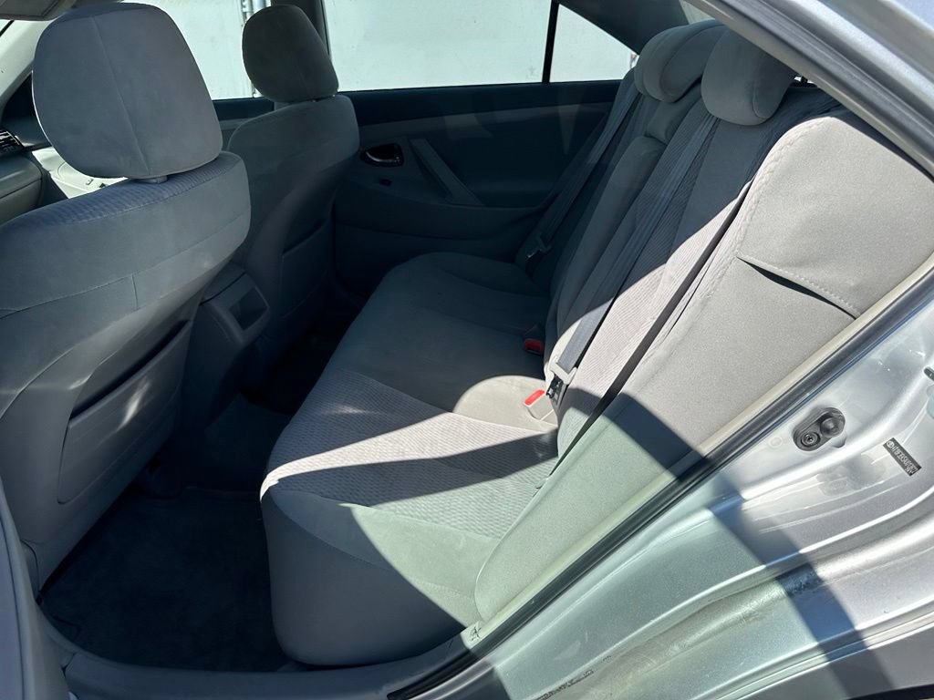 Used 2010 Toyota Camry LE FWD image 7