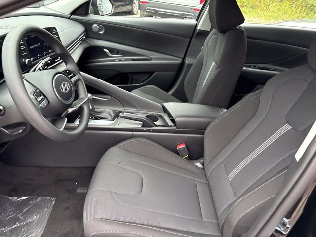 New 2026 Hyundai Elantra SE FWD image 4