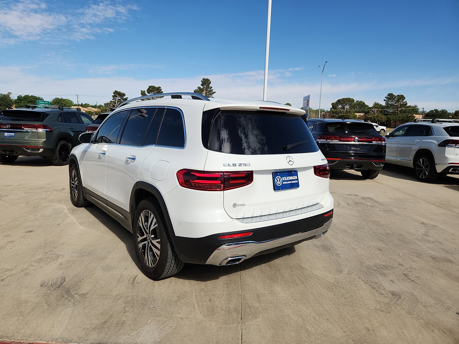 Used 2024 Mercedes-Benz GLB 250 4MATIC image 5