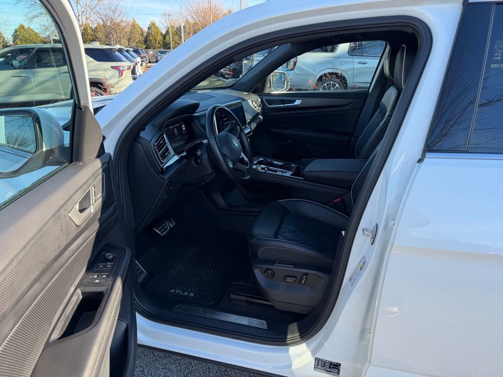 Used 2024 Volkswagen Atlas Cross Sport SEL Premium R-Line image 11