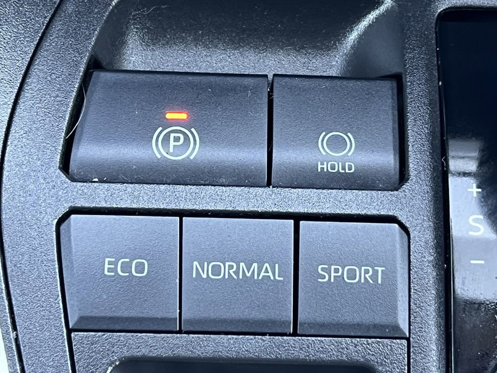 Used 2022 Toyota RAV4 XLE Premium image 20