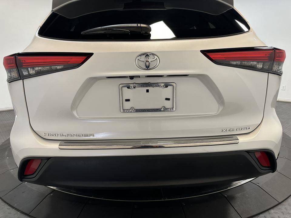 Certified 2022 Toyota Highlander XLE image 12