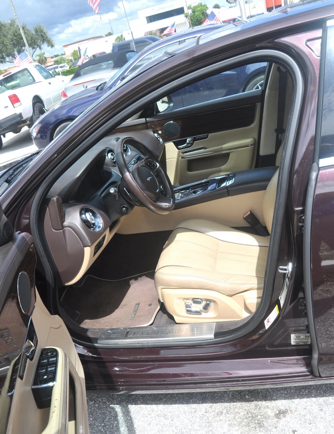 Used 2011 Jaguar XJ L RWD image 39
