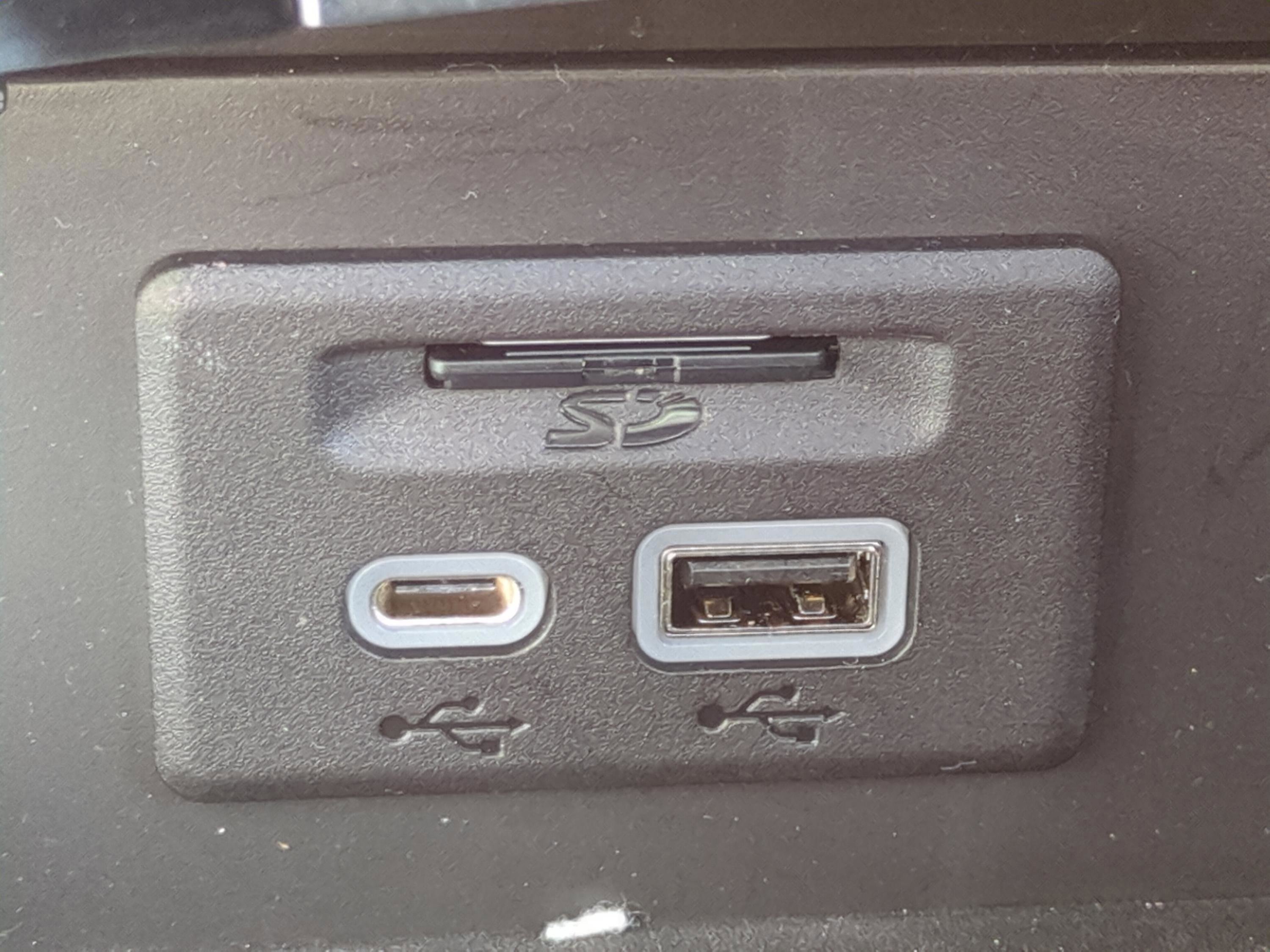Used 2021 Buick Envision Avenir w/ Technology Package II FWD image 29