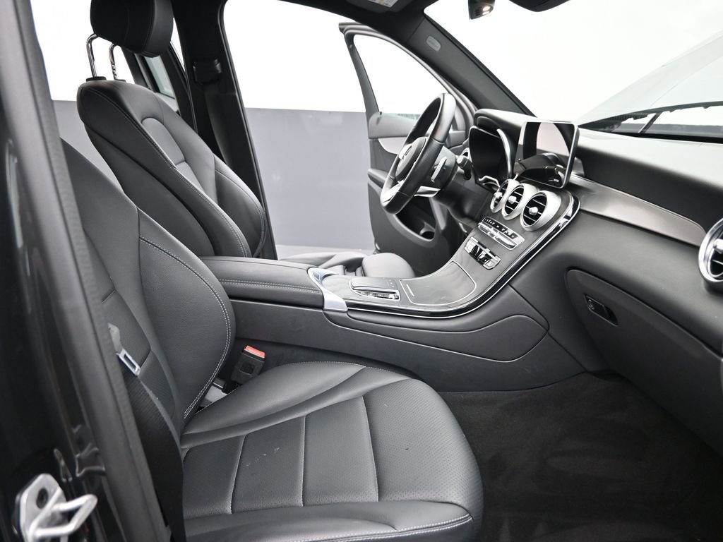 Used 2022 Mercedes-Benz GLC 300 image 24
