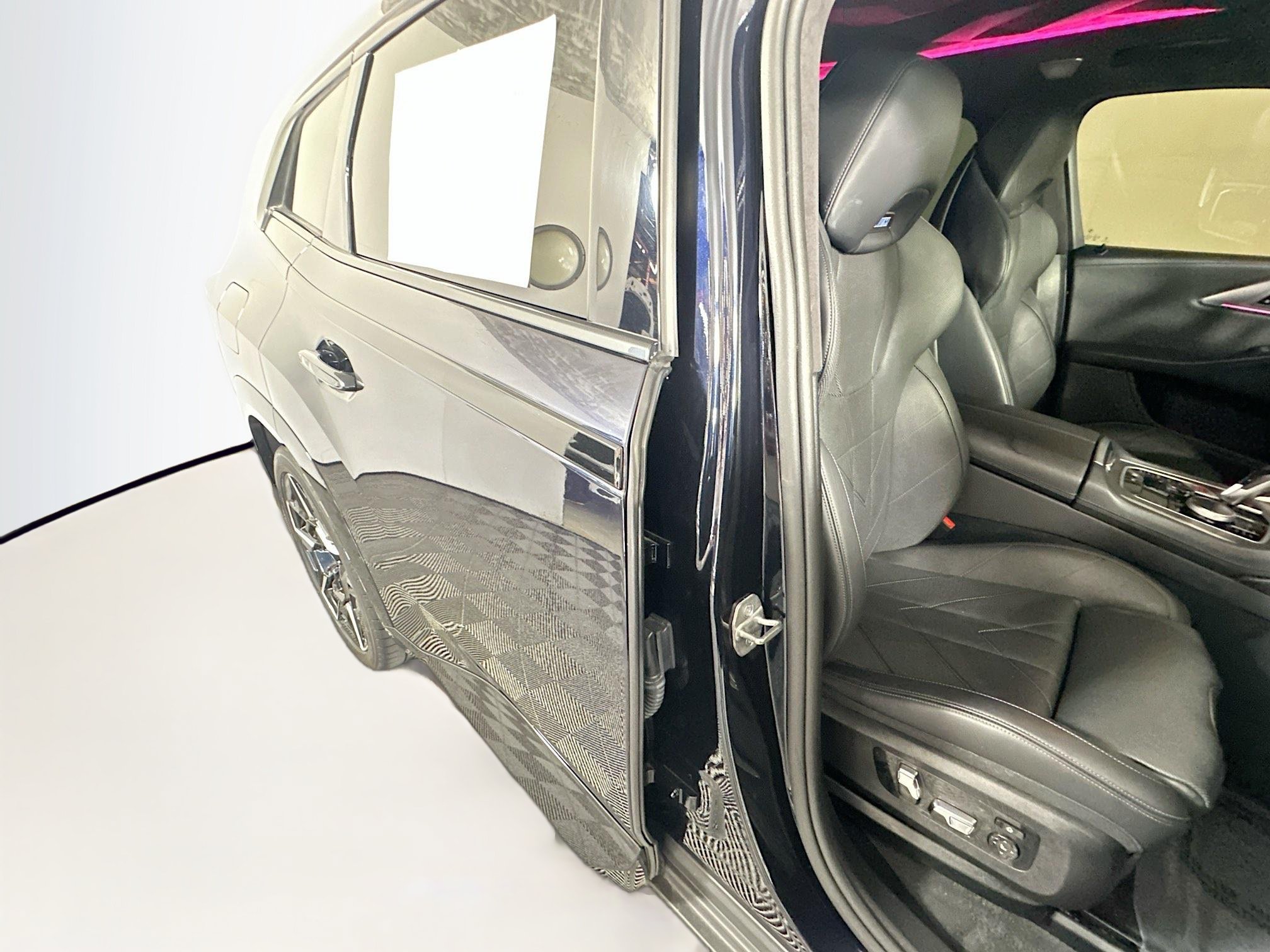 Used 2023 BMW XM w/ M Driver's Package AWD/4WD image 28