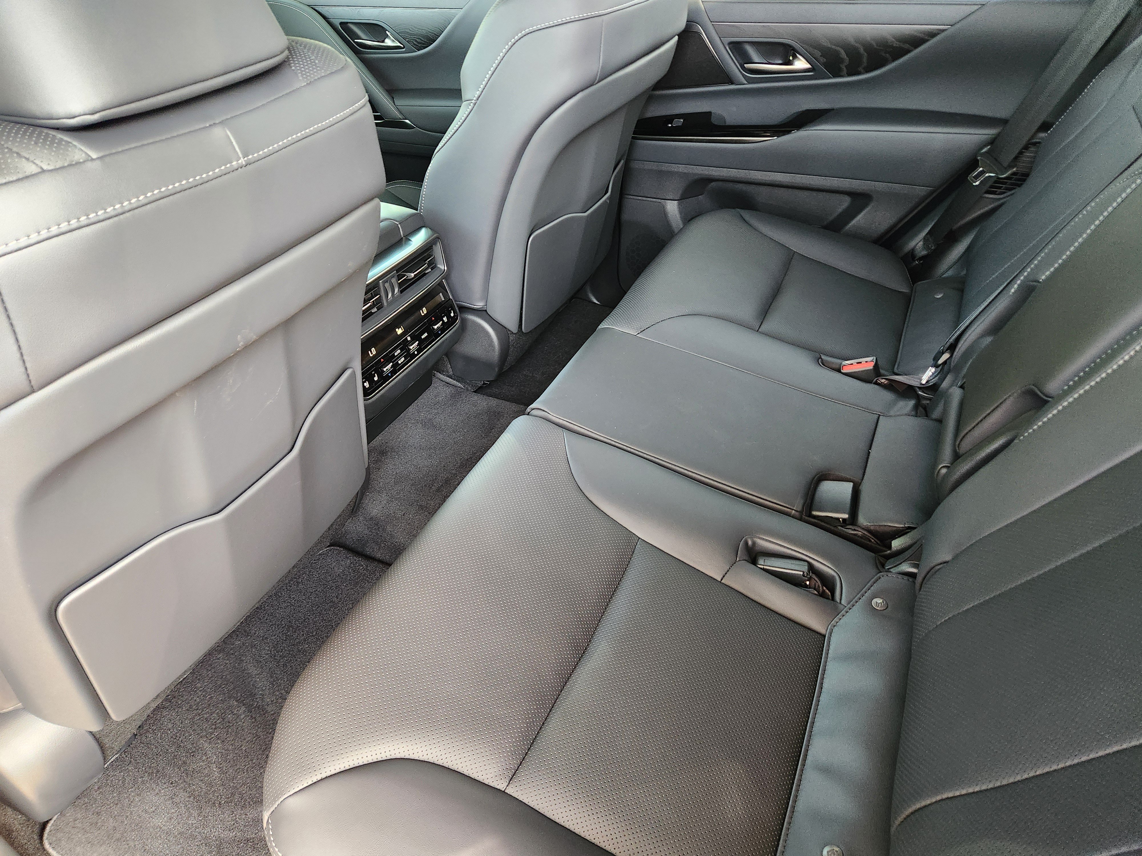 New 2026 Lexus LX 600 4WD w/ Luxury Package image 26