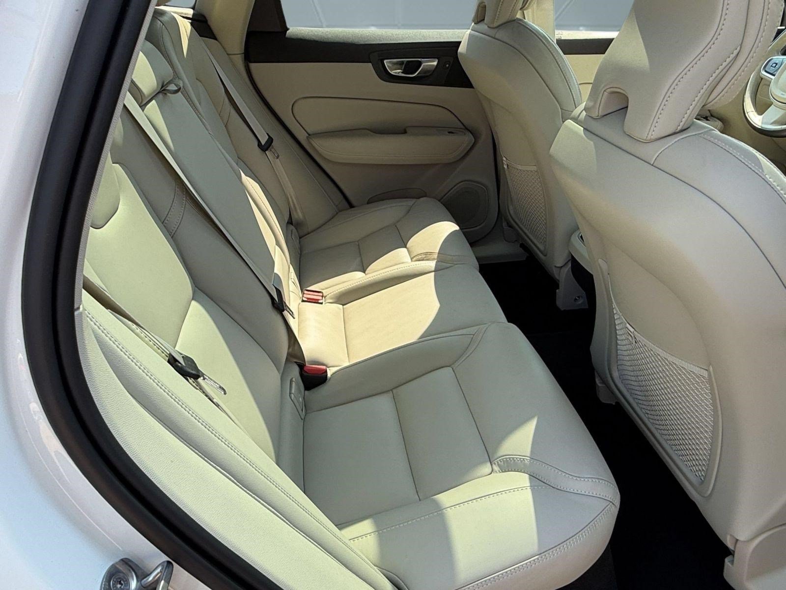 Certified 2024 Volvo XC60 B5 Ultimate w/ Protection Package Premier AWD/4WD image 30