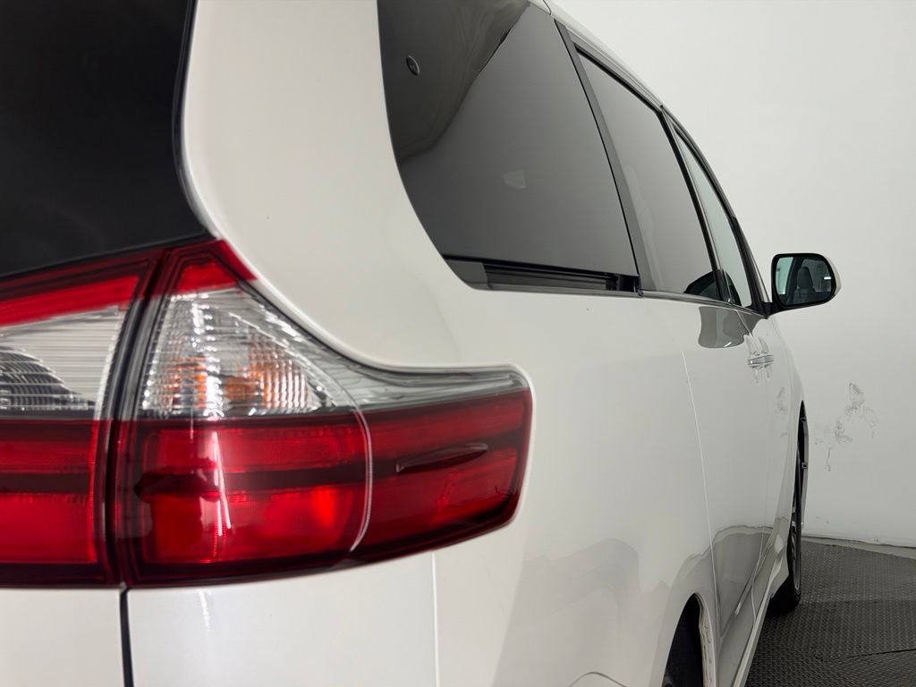 Used 2020 Toyota Sienna XLE w/ XLE Navigation Package FWD image 58
