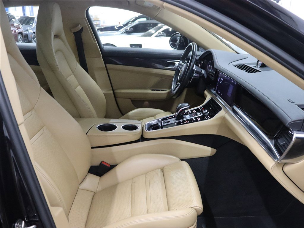 Used 2020 Porsche Panamera image 35