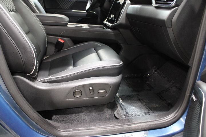 Used 2024 GMC Acadia Denali image 26