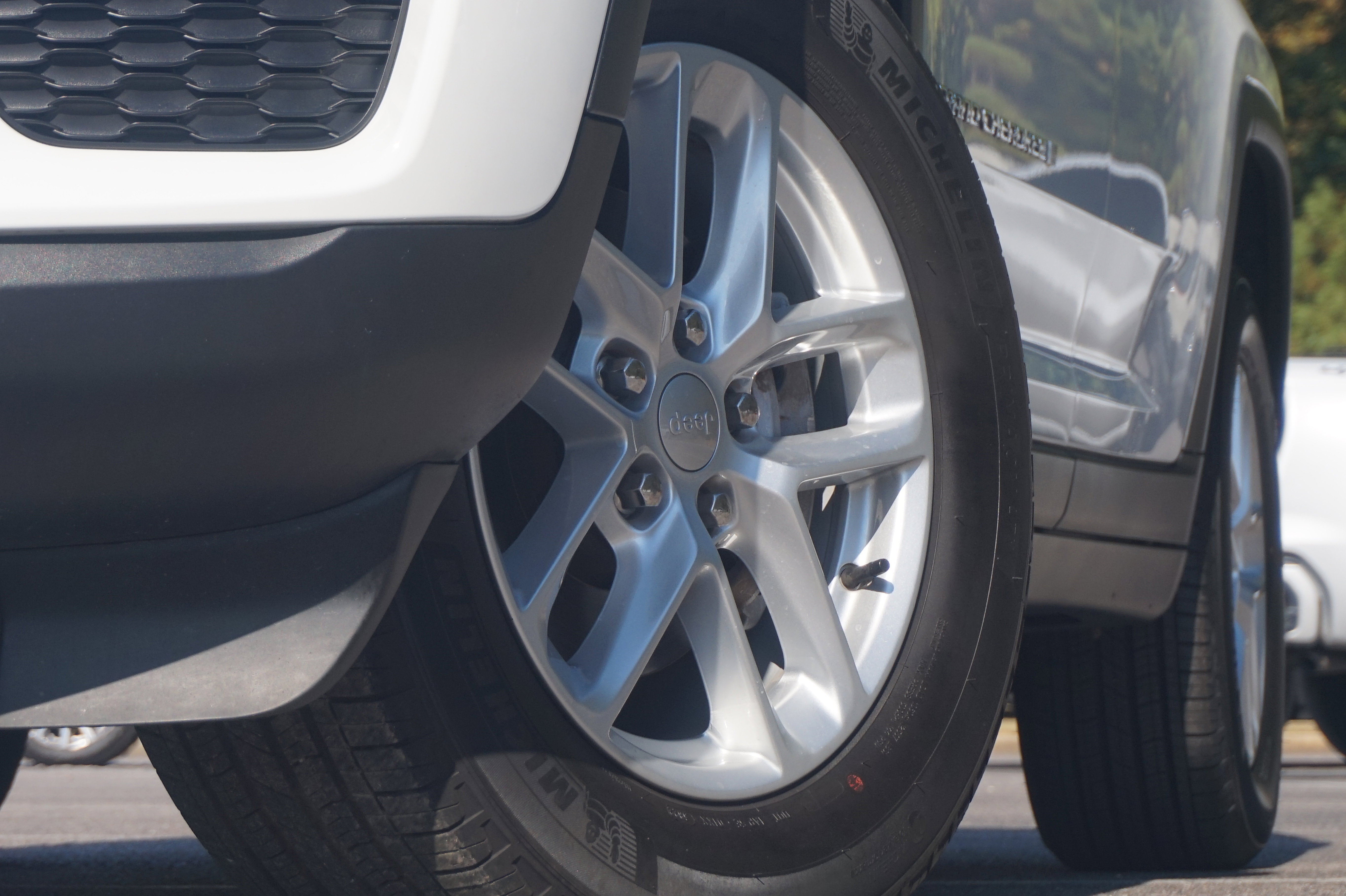 Used 2023 Jeep Grand Cherokee Laredo w/ Luxury Tech Group I image 36