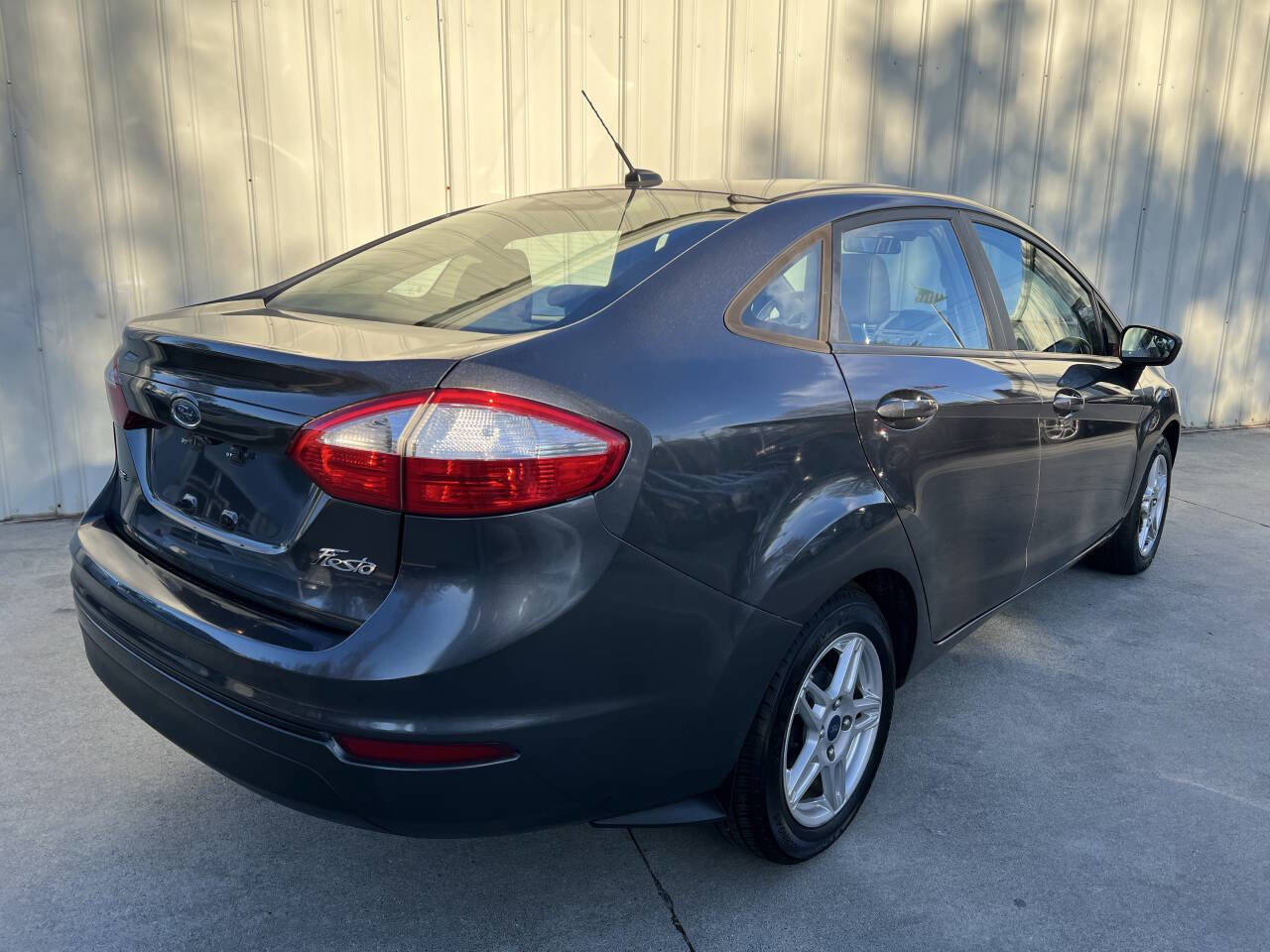 Used 2018 Ford Fiesta SE FWD image 3