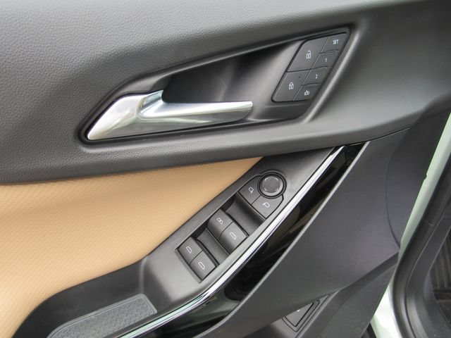Certified 2025 Chevrolet Equinox ACTIV w/ Safety and Technology Package AWD/4WD image 11