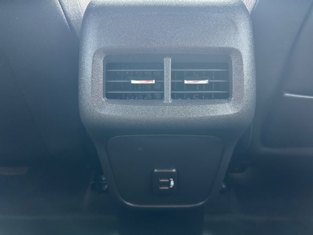 Used 2024 GMC Terrain SLE w/ Driver Convenience Package FWD image 25