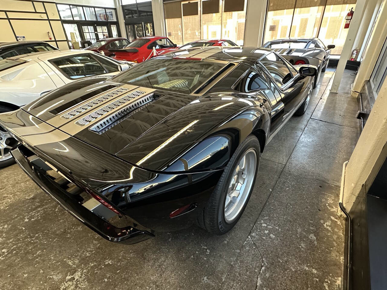 Used 2005 Ford GT RWD image 8
