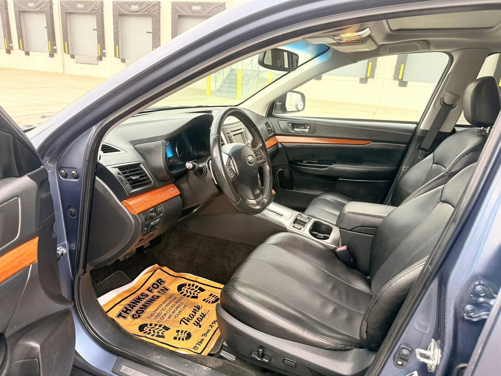 Used 2013 Subaru Outback 3.6R Limited w/ Moonroof Pkg AWD/4WD image 9