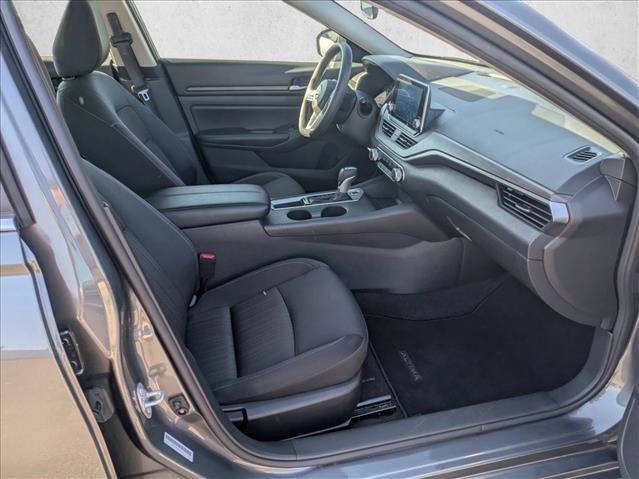 Used 2025 Nissan Altima 2.5 SV image 18