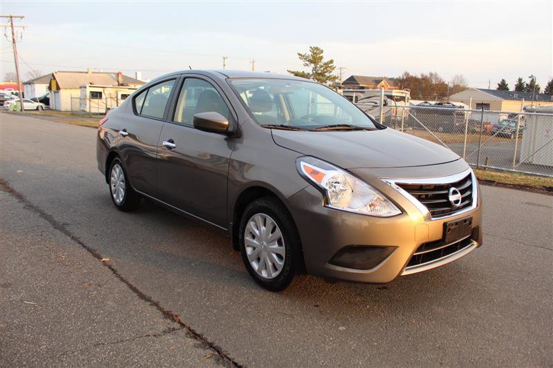 Used 2015 Nissan Versa SV FWD image 9