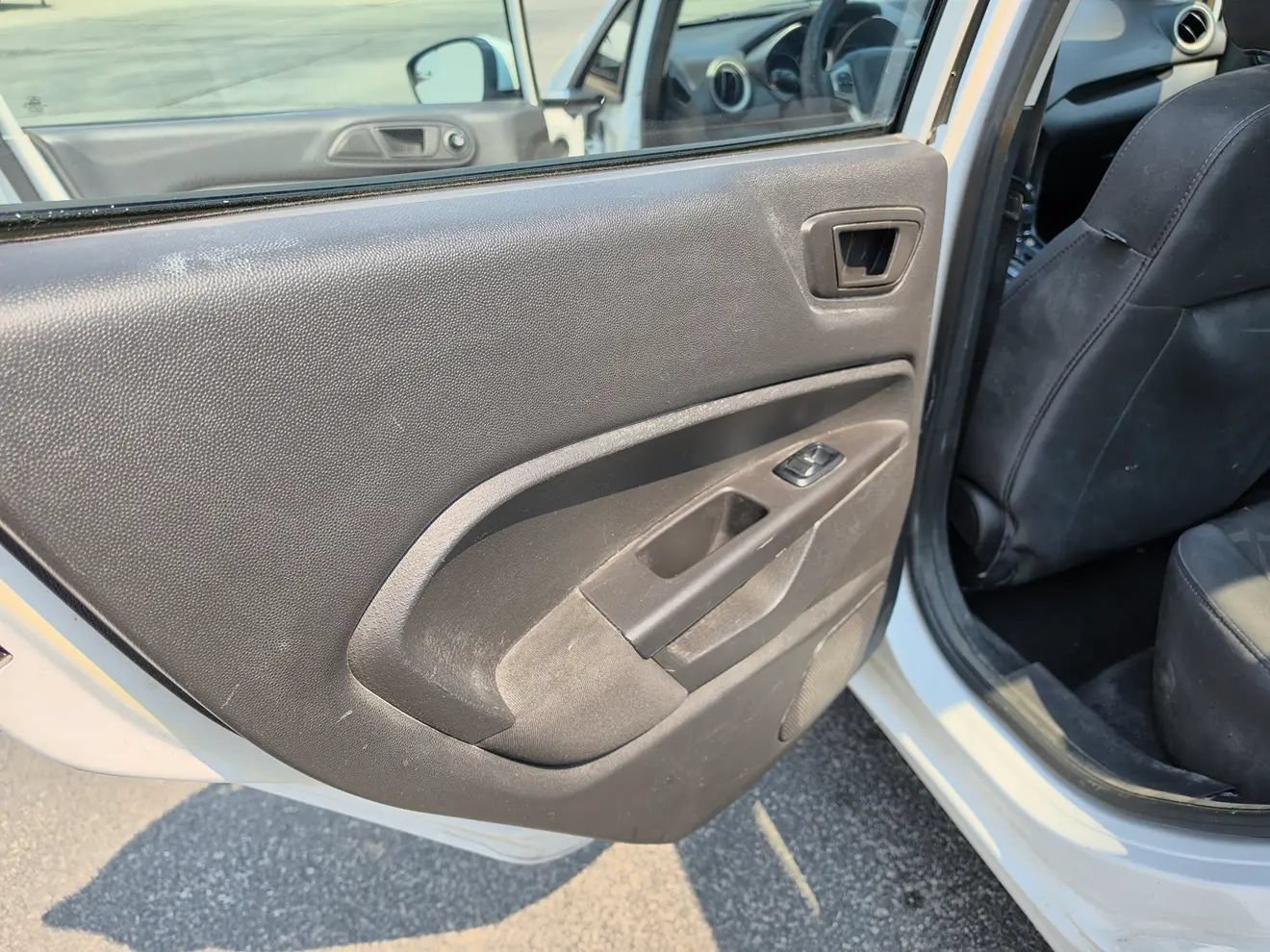 Used 2012 Ford Fiesta SE FWD image 27